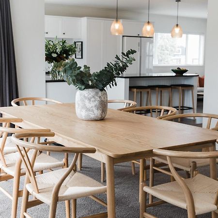 Stunning Tranquil Home With Green Space Views Mount Maunganui Eksteriør bilde