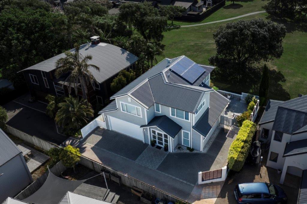 Stunning Tranquil Home With Green Space Views Mount Maunganui Eksteriør bilde