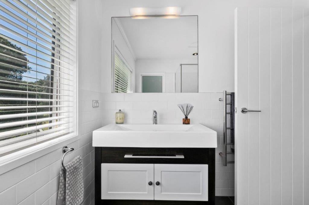 Stunning Tranquil Home With Green Space Views Mount Maunganui Eksteriør bilde